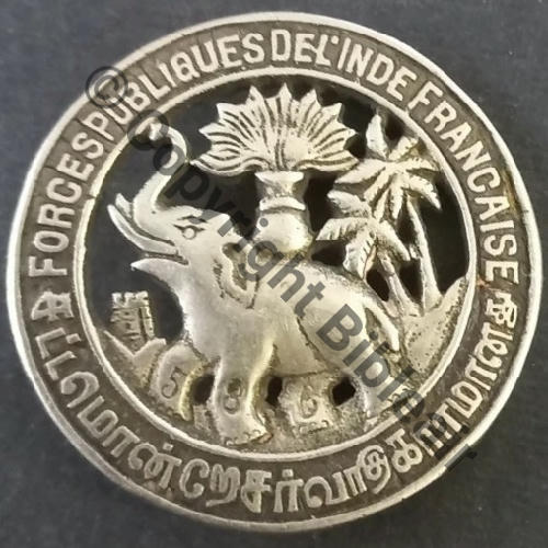 INDES  GENDARMERIE FORCES PUBLIQUES DE L.INDE FRANCAISE Eping plate type Ceylan Dos irreg Embouti No586 au recto Src.bon01800 400EurInv 